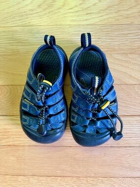 Keen Newport Water Sandals- size 9 (toddler/young child)